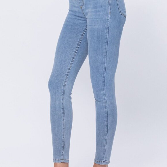 Judy Blue Mid-Rise Pull-On Skinny Jegging - 24W - NWT - Picture 3 of 4